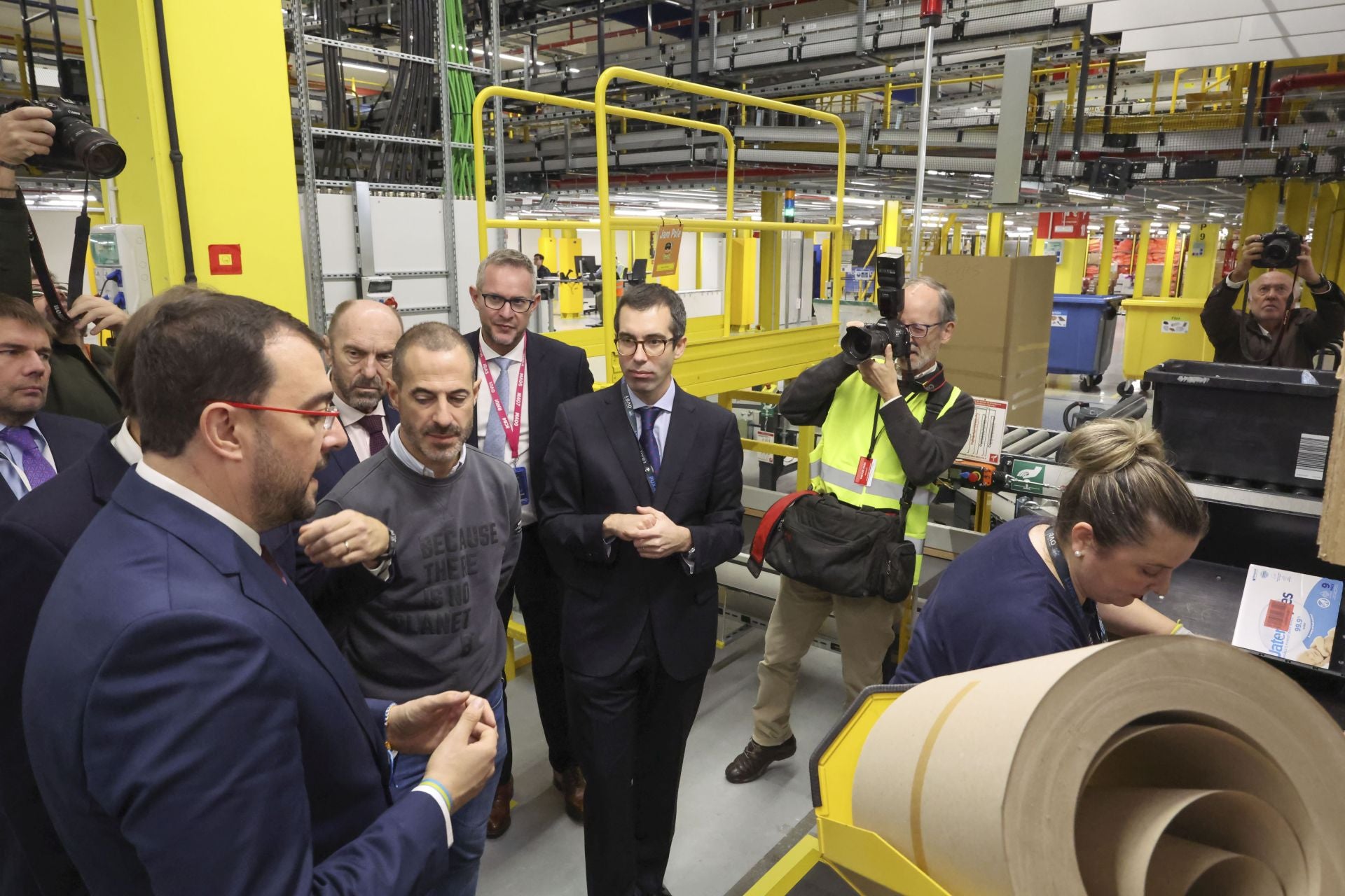 Inauguración oficial del centro logístico Amazon en Siero