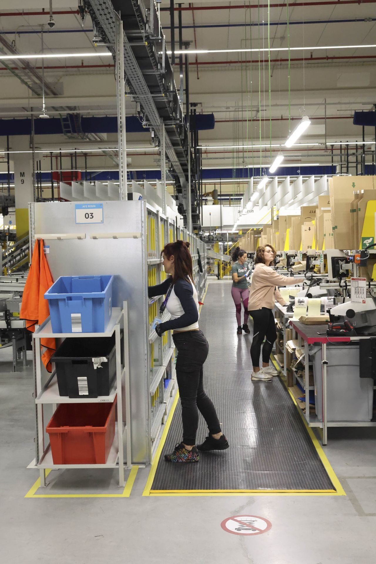 Inauguración oficial del centro logístico Amazon en Siero