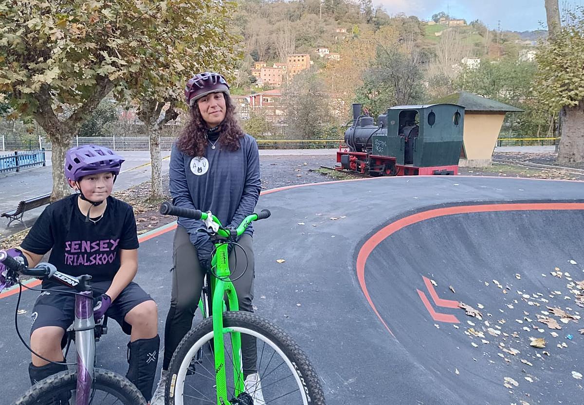 Oscar Blanco y Patricia Alonso tras probar la instalación.