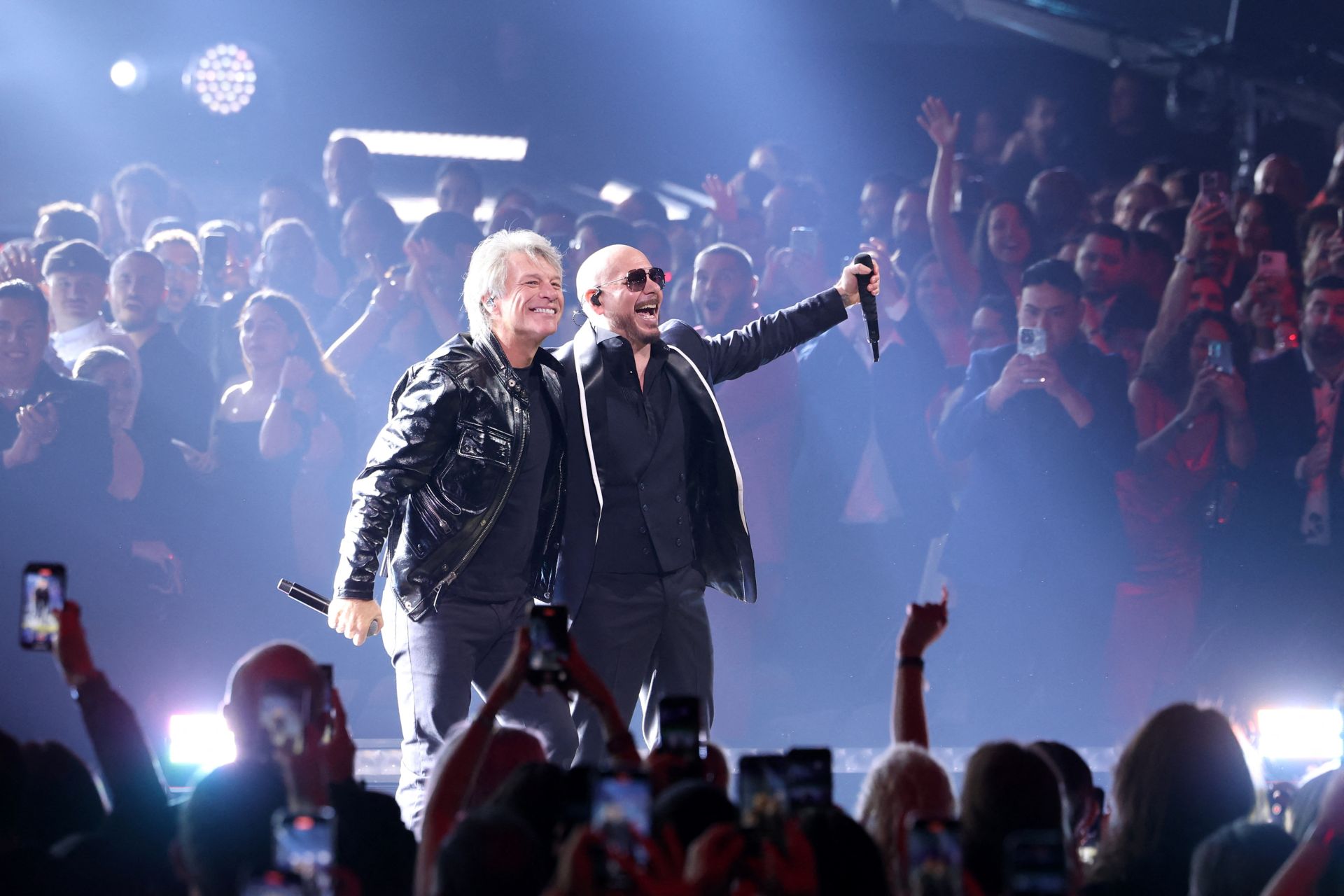 Música y mucho estilo: las mejores imágenes de los Grammy Latinos 2024