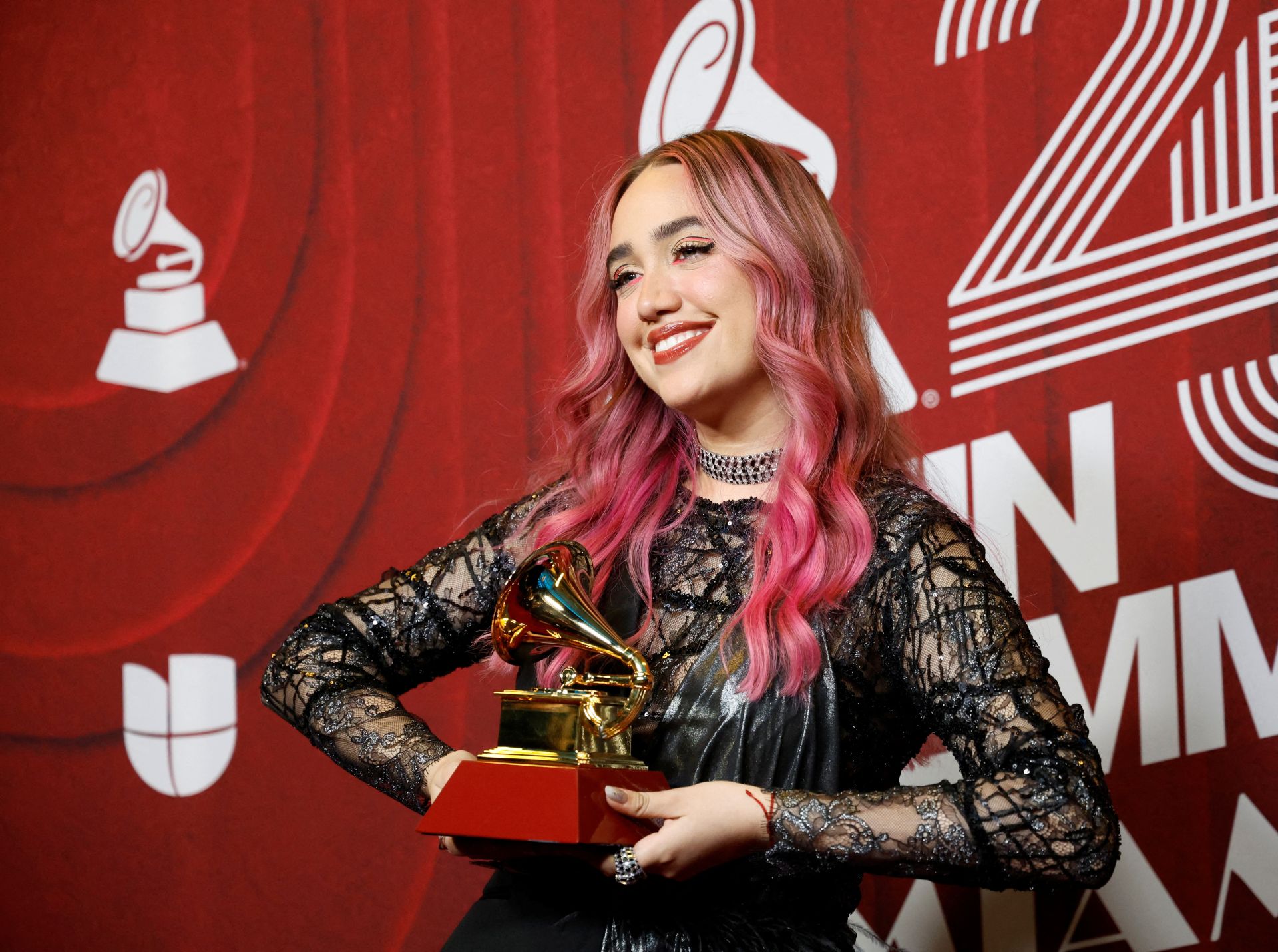 Música y mucho estilo: las mejores imágenes de los Grammy Latinos 2024