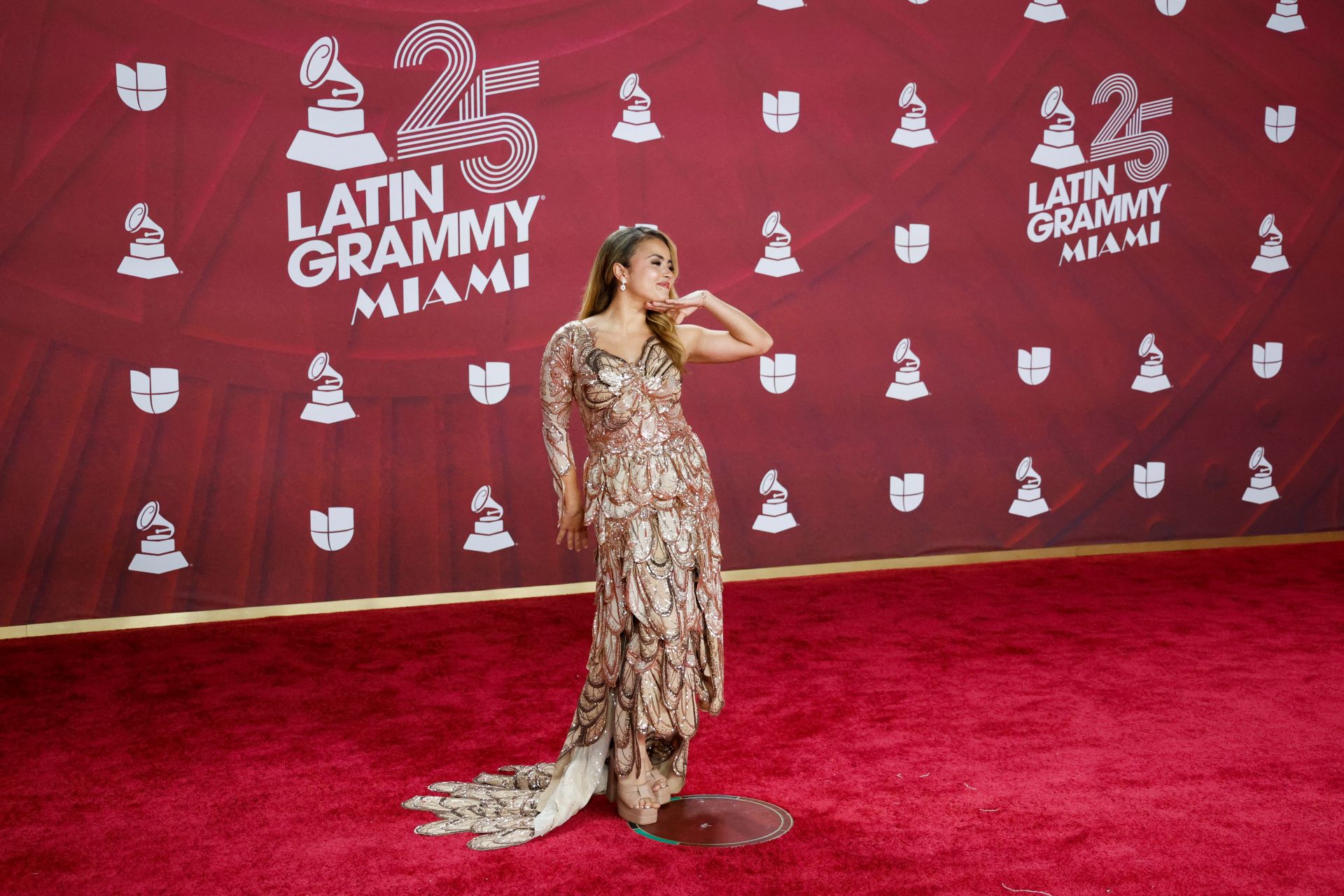 Música y mucho estilo: las mejores imágenes de los Grammy Latinos 2024