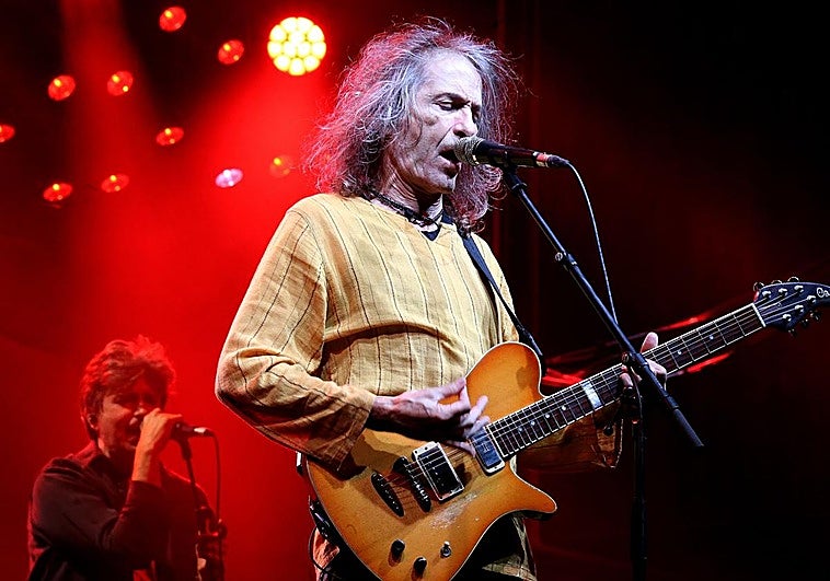 Robe Iniesta, en un concierto.