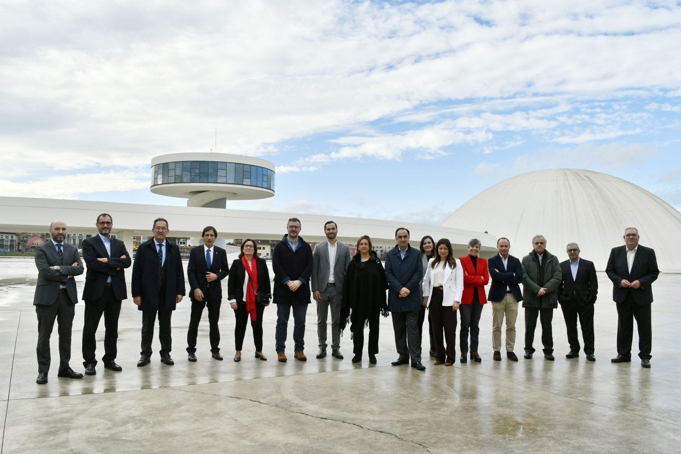 Diego Oliveira, Íñigo Felgueroso, Orlando Alonso, Secundino González, Covadonga Carballo, Pelayo Prendes, Alberto Sánchez, Mayte Rodríguez, Alberto Carrero, Natalia Macías, Sheila Méndez Núñez, Cristina Tuero, Mario Fernández Fraga, Guillermo Ulacia, Marcelino Gutiérrez y José María Urbano, en la reunión del comité en diciembre de 2022.