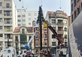 Las calles de Gijón se preparan para la Navidad