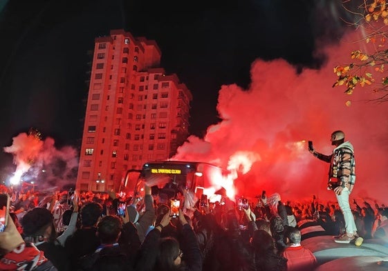 Espectacular recibimiento al Sporting en El Molinón.