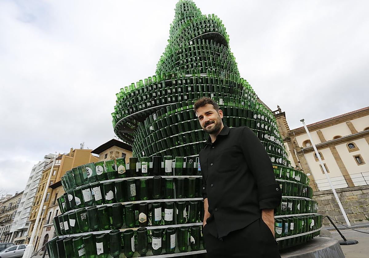 El gijonés David de la Cruz, que presentará 'La gran manzana' en el Festival de Cine de Gijón (FICX), aporta su granito de arena para promocionar la cultura sidrera.
