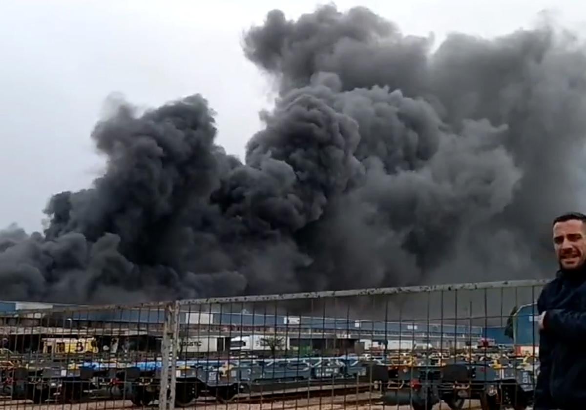 El Principado activa el Planterpa por el fuego en Silvota, que ya ha calcinado dos naves