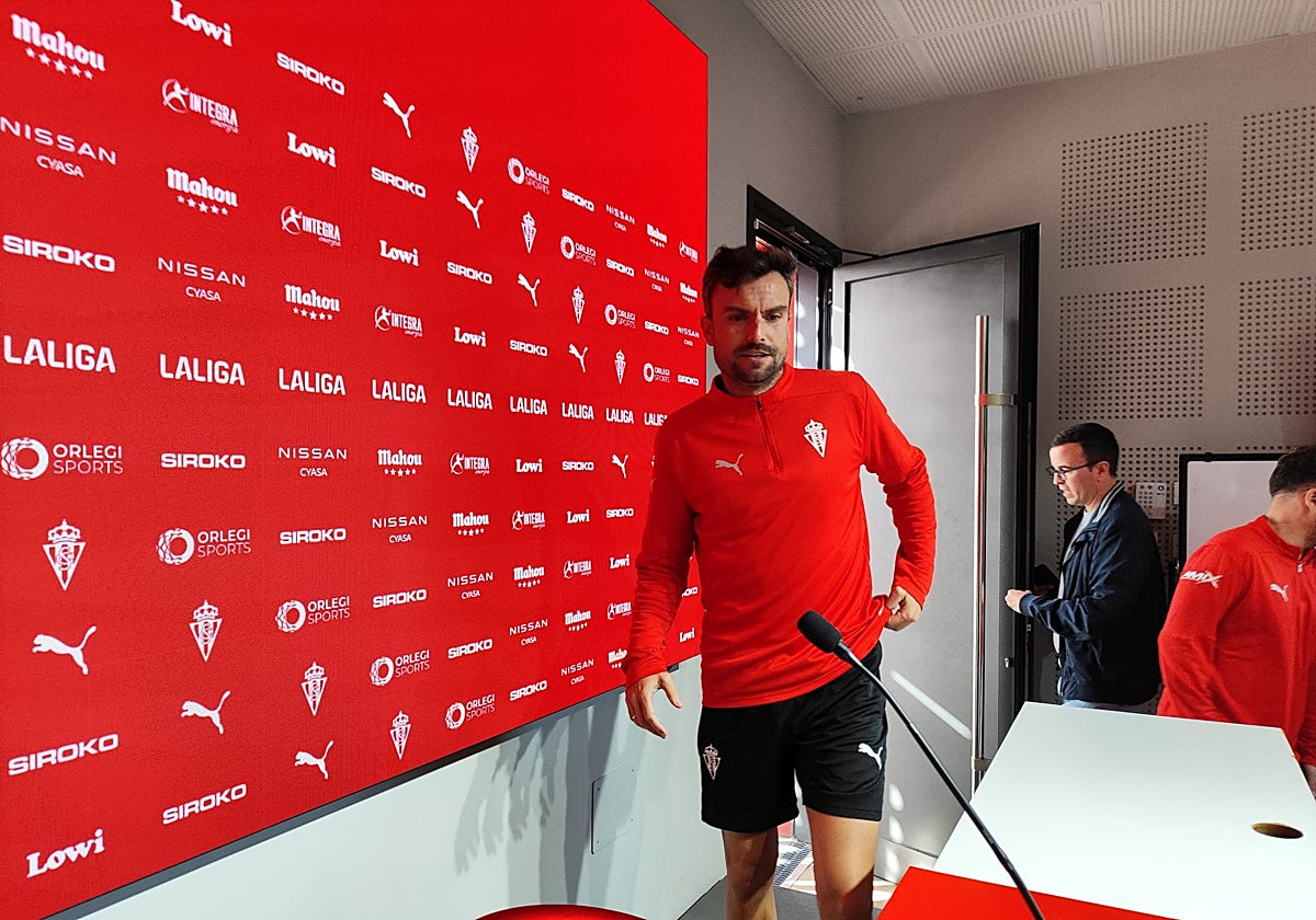 Albés, este mediodía, a su llegada a la sala de prensa de Mareo.