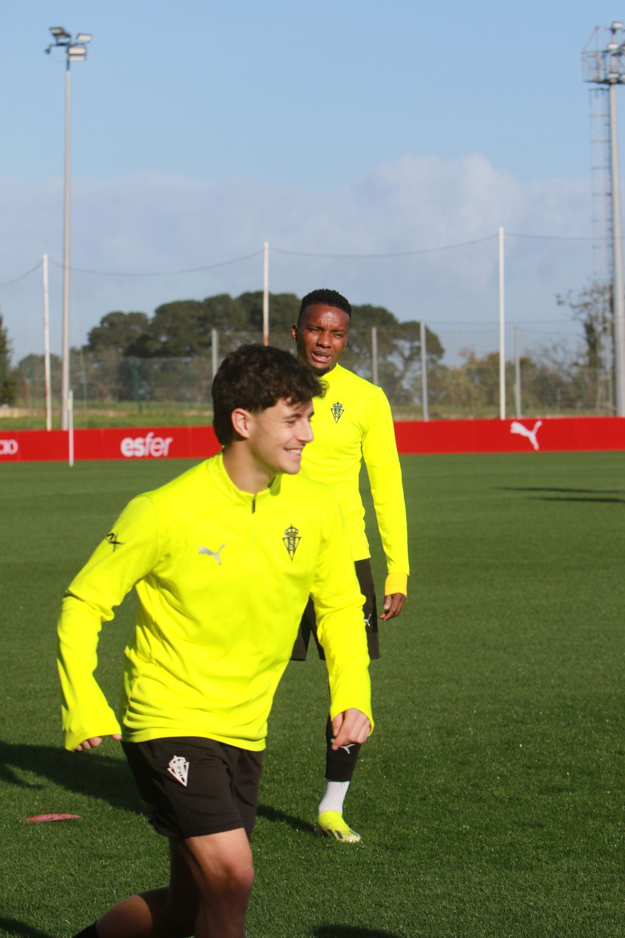 El Sporting se entrena en Mareo con la vista puesta en Riazor