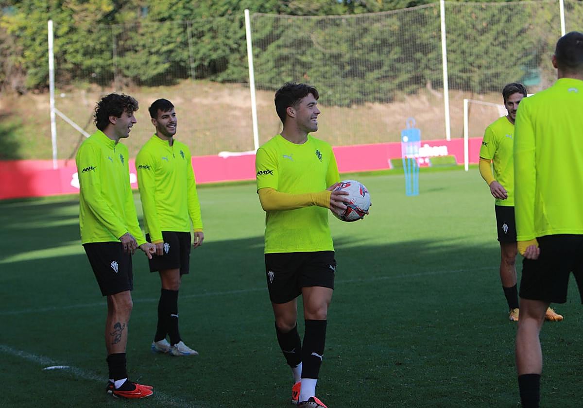 El Sporting se entrena en Mareo con la vista puesta en Riazor