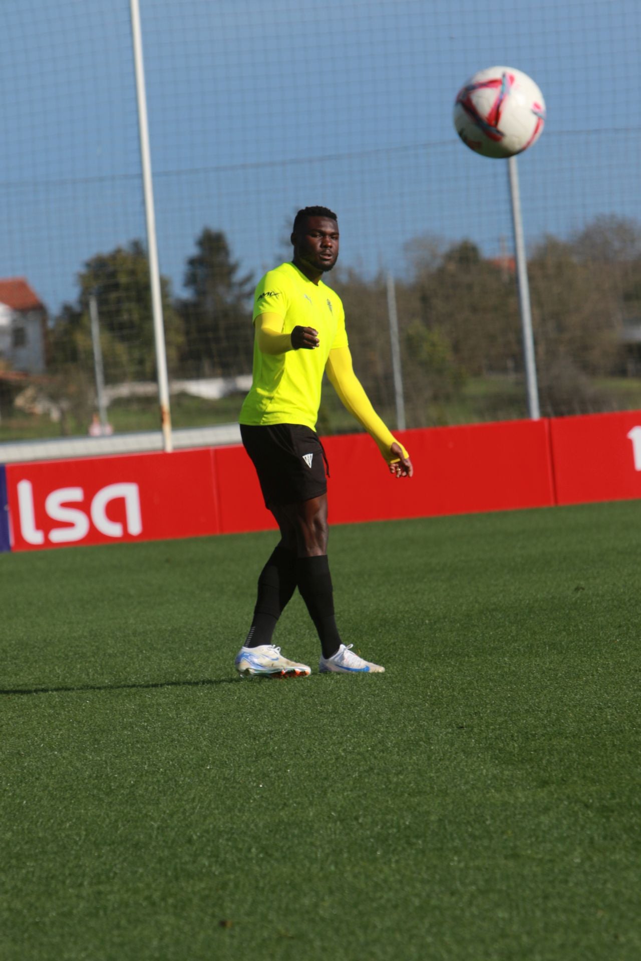 El Sporting se entrena en Mareo con la vista puesta en Riazor