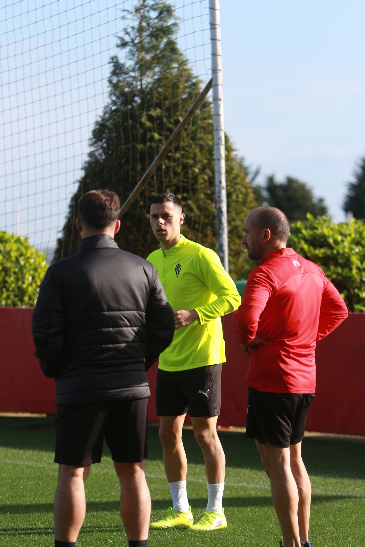 El Sporting se entrena en Mareo con la vista puesta en Riazor