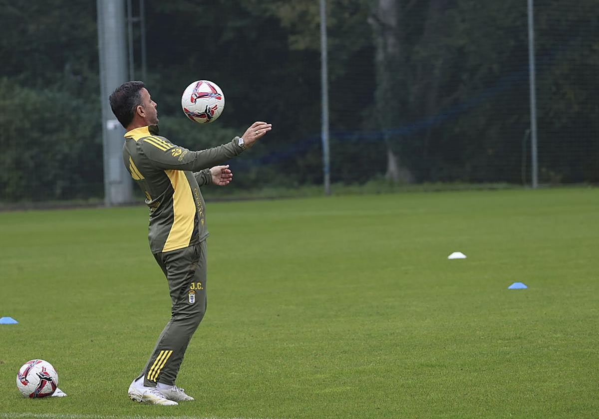 Javi Calleja, durante un entrenamiento del Real Oviedo.