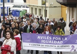 Manifestación, ayer, en la villa de Luanco.