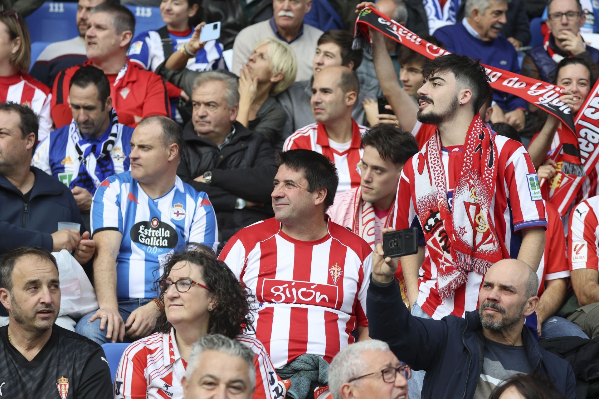 ¿Estuviste en Riazor animando al Sporting? ¡Búscate!