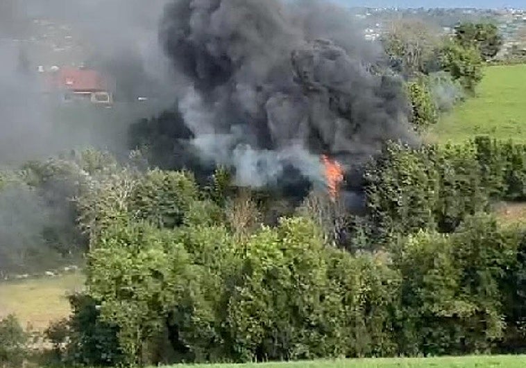 Fuego en el Monte Areo.