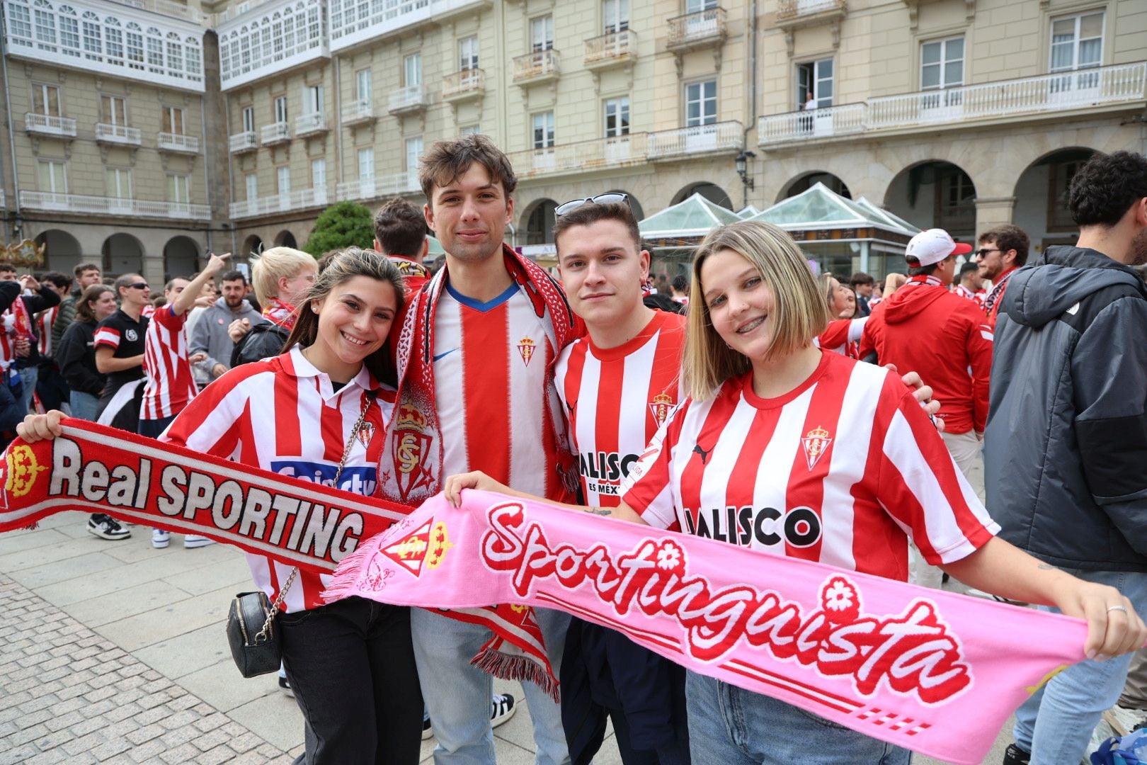 La &#039;Mareona&#039; pone el ambiente antes del Deportivo de La Coruña-Sporting de Gijón