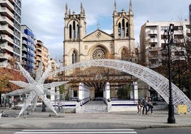 La nueva 'estrellona' colocada en los Campinos de Begoña, en el corazón de Gijón.