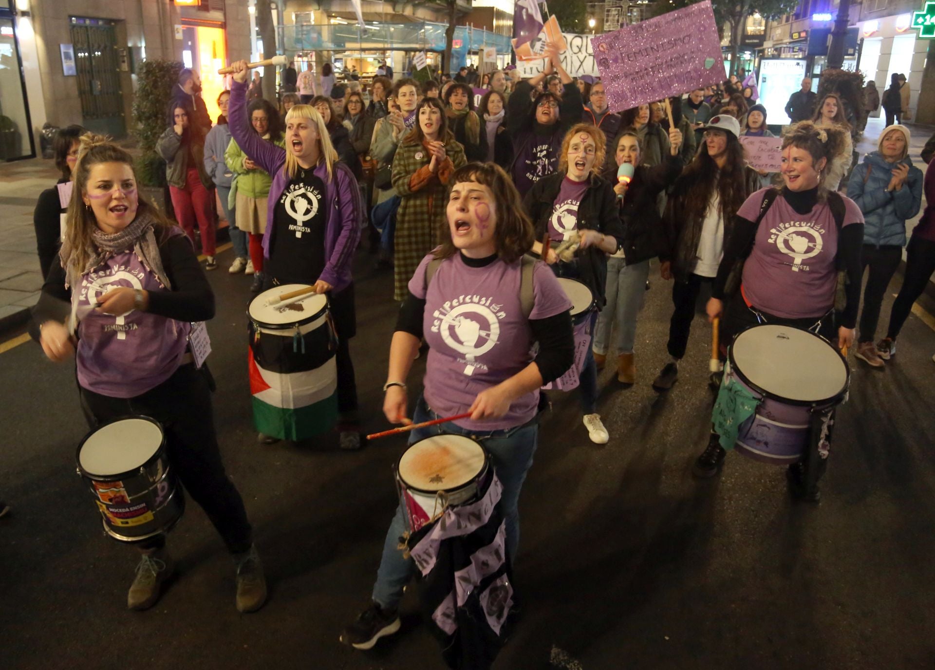 Las calles de Oviedo se llenan por la eliminación de la violencia contra las mujeres
