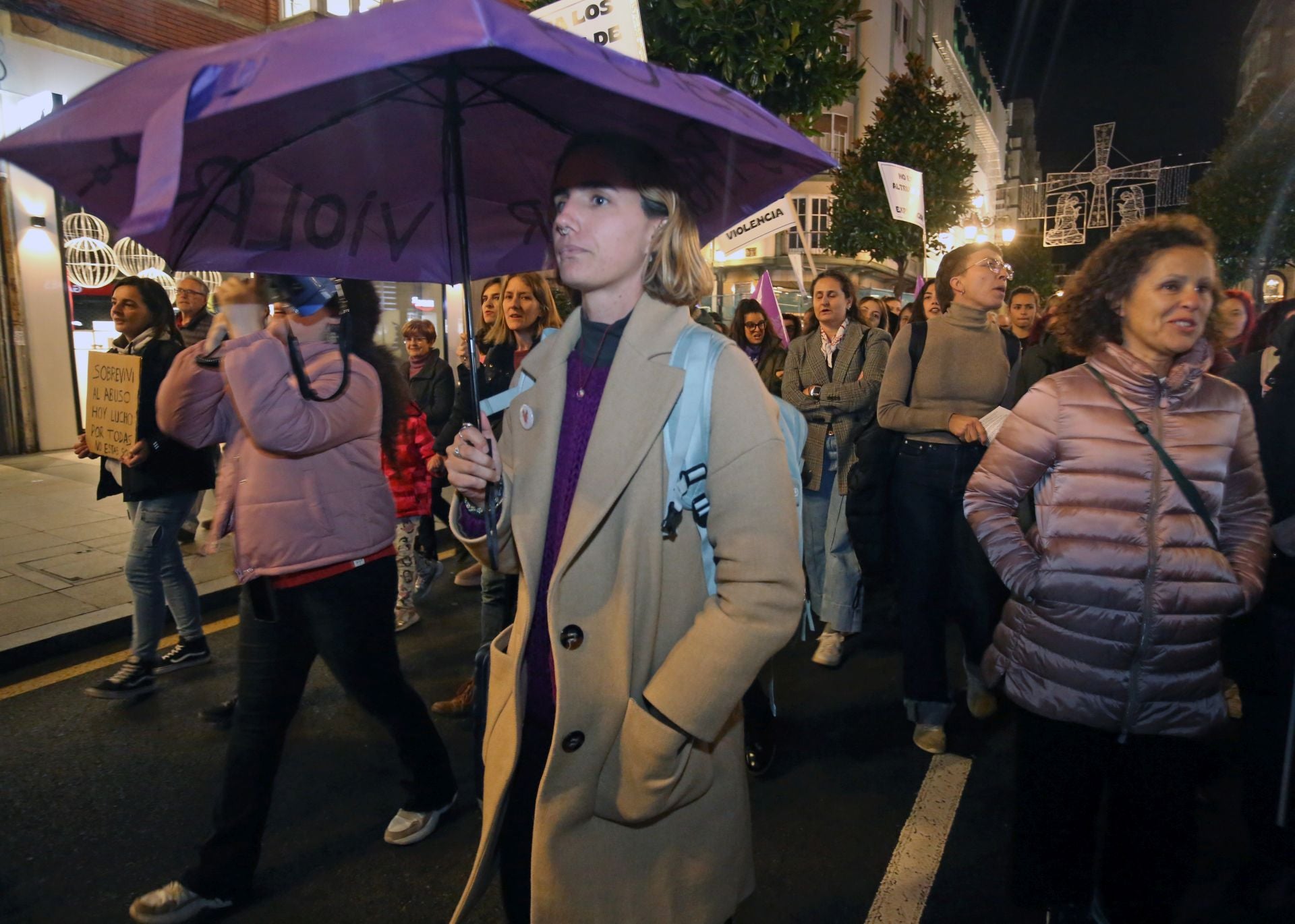 Las calles de Oviedo se llenan por la eliminación de la violencia contra las mujeres