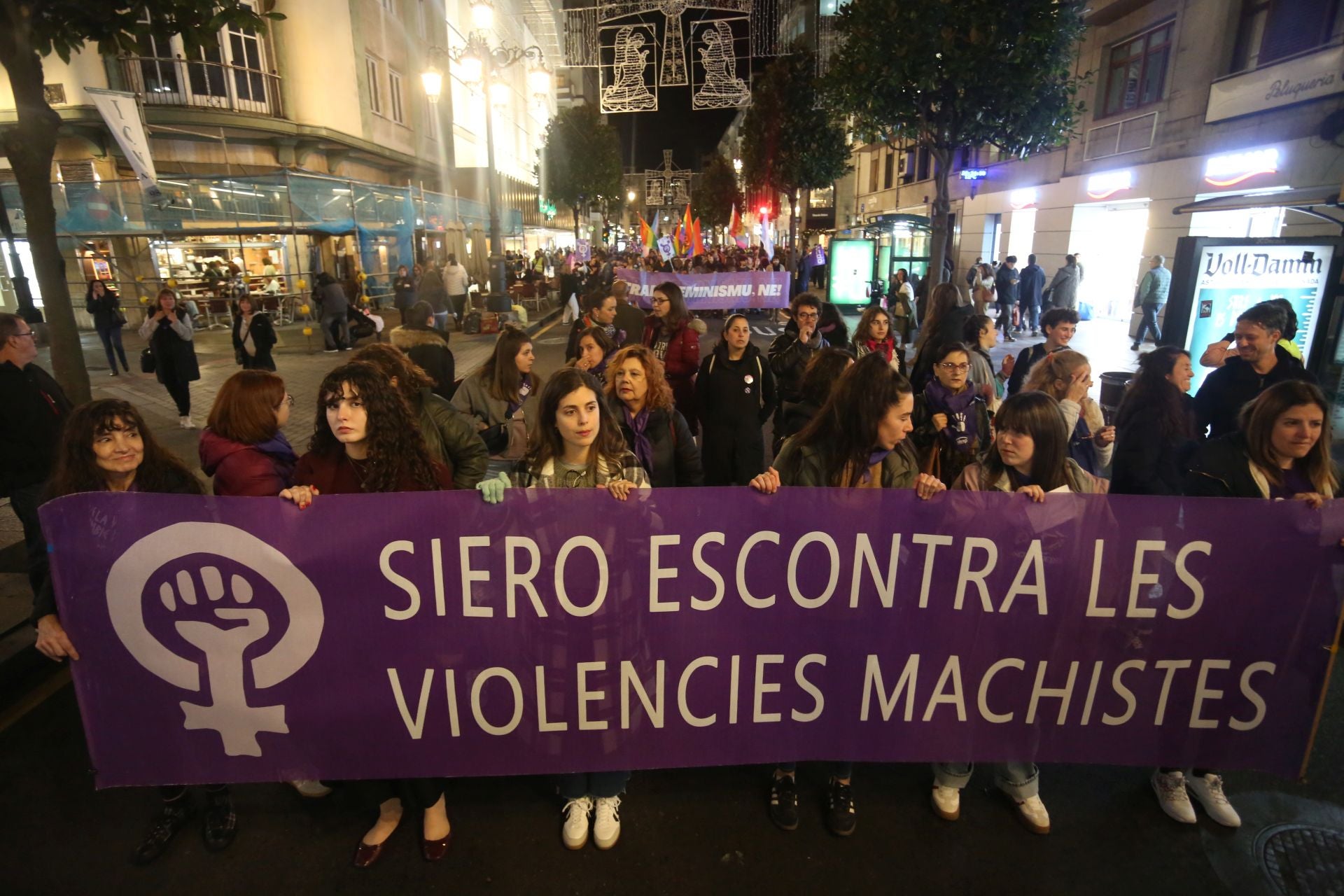 Las calles de Oviedo se llenan por la eliminación de la violencia contra las mujeres