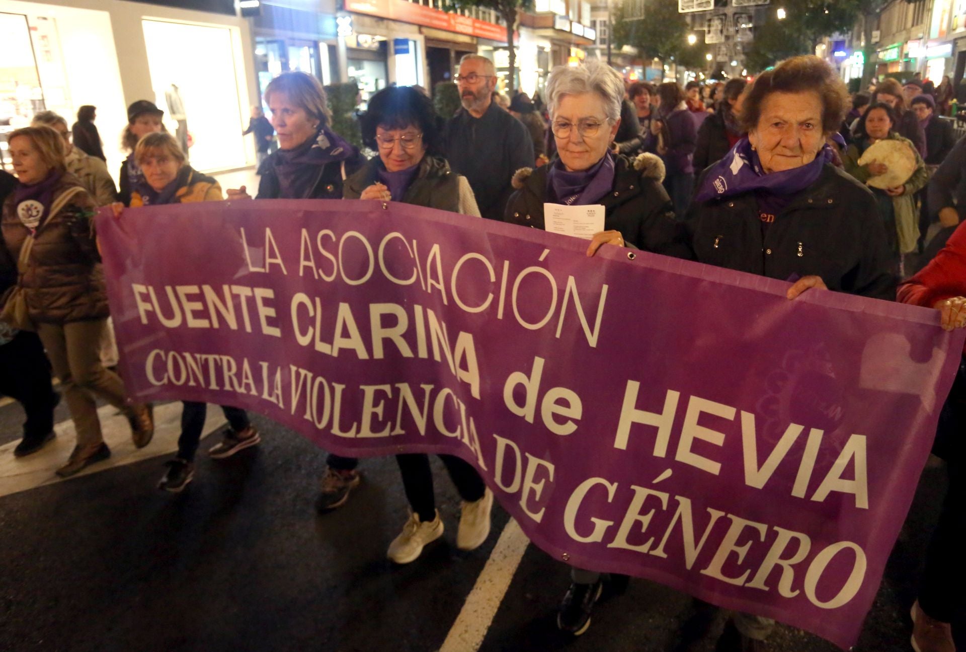 Las calles de Oviedo se llenan por la eliminación de la violencia contra las mujeres