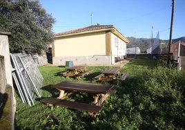 Las obras en la antigua casa del conserje del colegio Juan Rodríguez Muñiz de las Campas, en Oviedo, donde se habilitará un aula de 0 a 3.