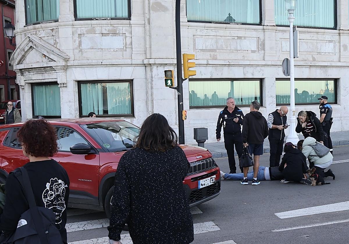 La Policía Local acudió al lugar del atropello y atendió rápidamente a la herida.