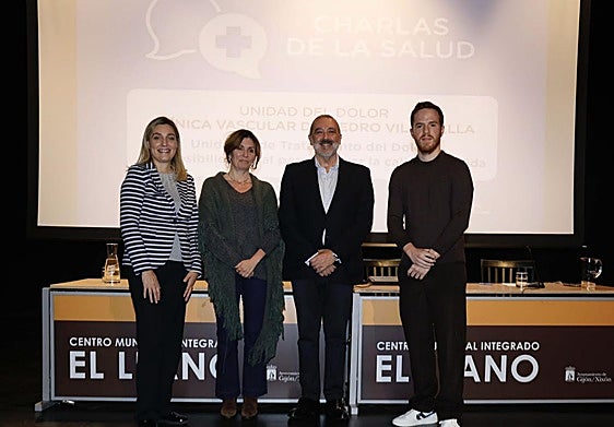 Mónica Yugueros, Feima Rodríguez, Perdro Villabella y Antonio Gallo antes de comenzar la charla.