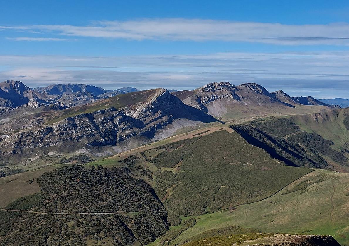 Imagen principal - Vistas desde la cima del Ferreirúa 