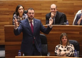 El presidente del Principado de Asturias, Adrián Barbón, ayer, durante su intervención en la Junta General.