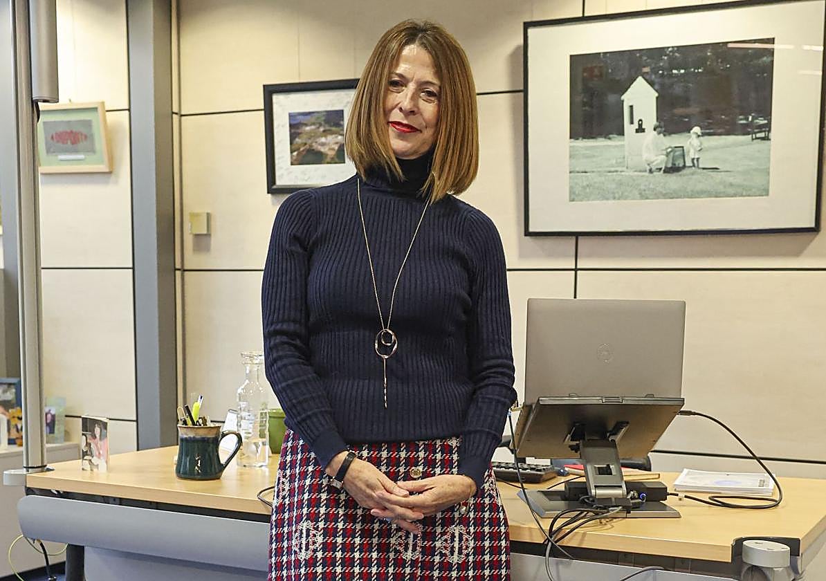 La presidenta de DuPont España y Portugal, Ángela Santianes, premio Futuro en Femenino 2024, en su despacho.