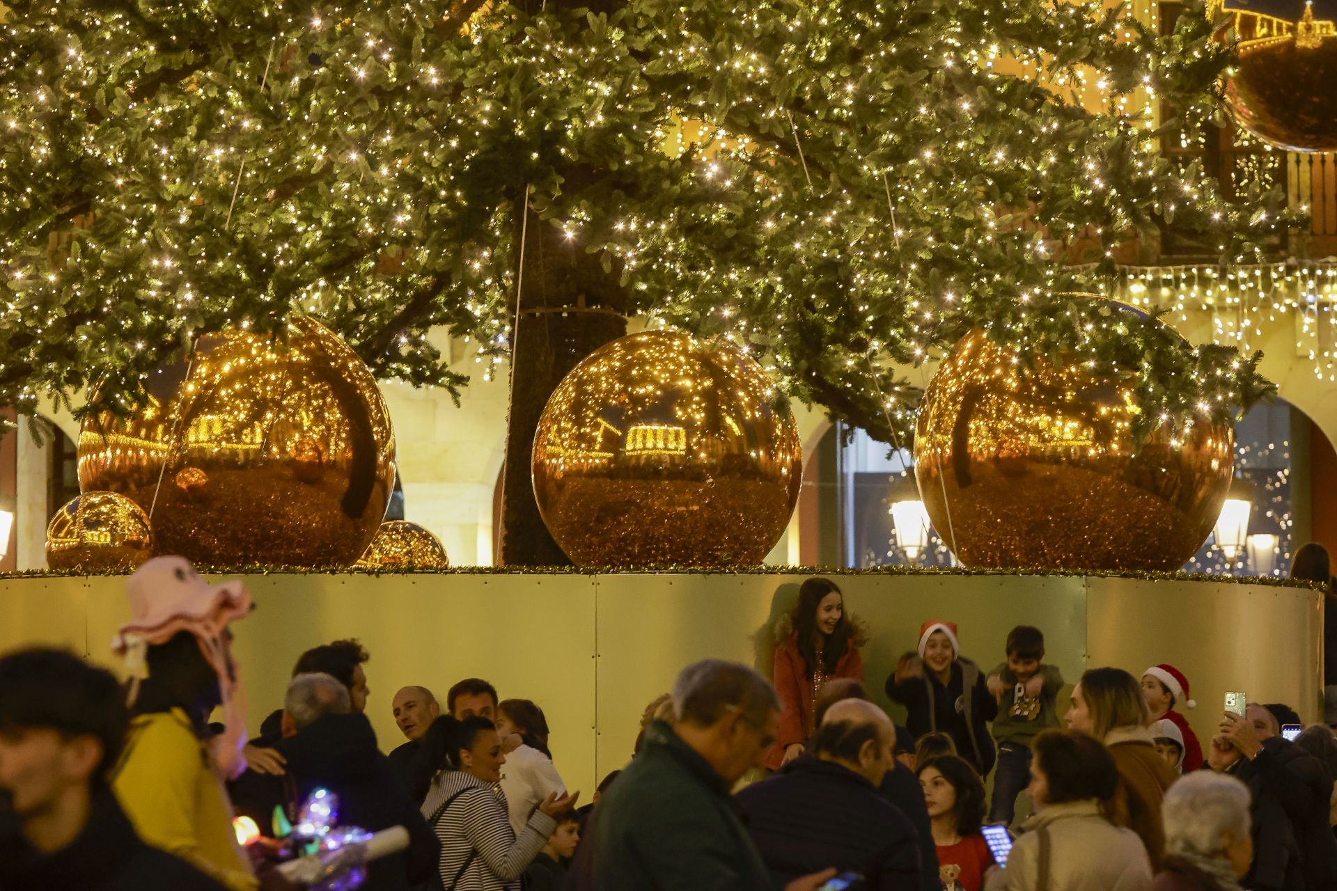 Gijón recibe la Navidad más luminosa