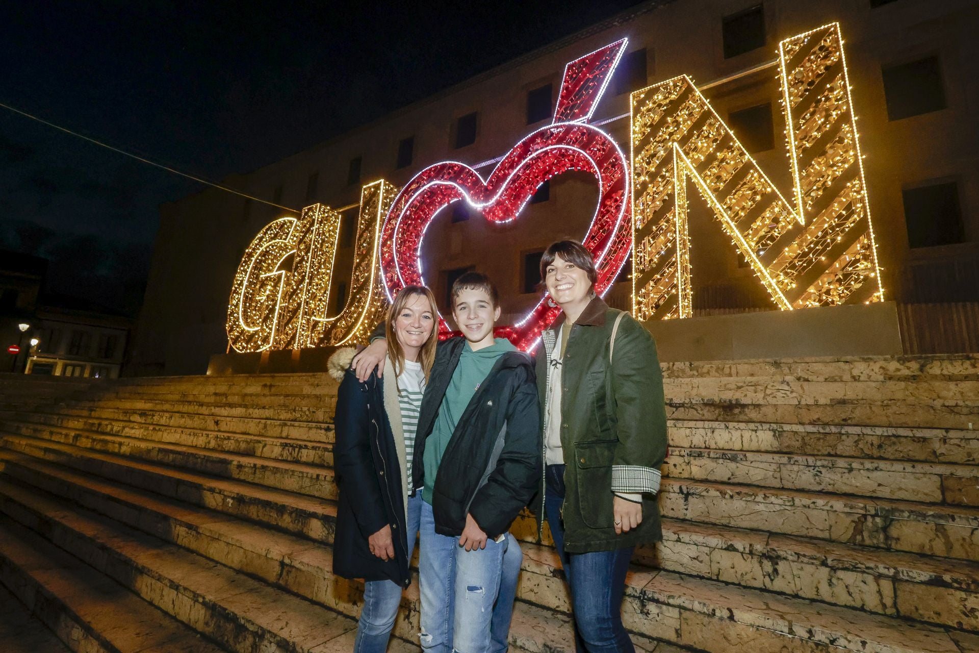 Gijón recibe la Navidad más luminosa