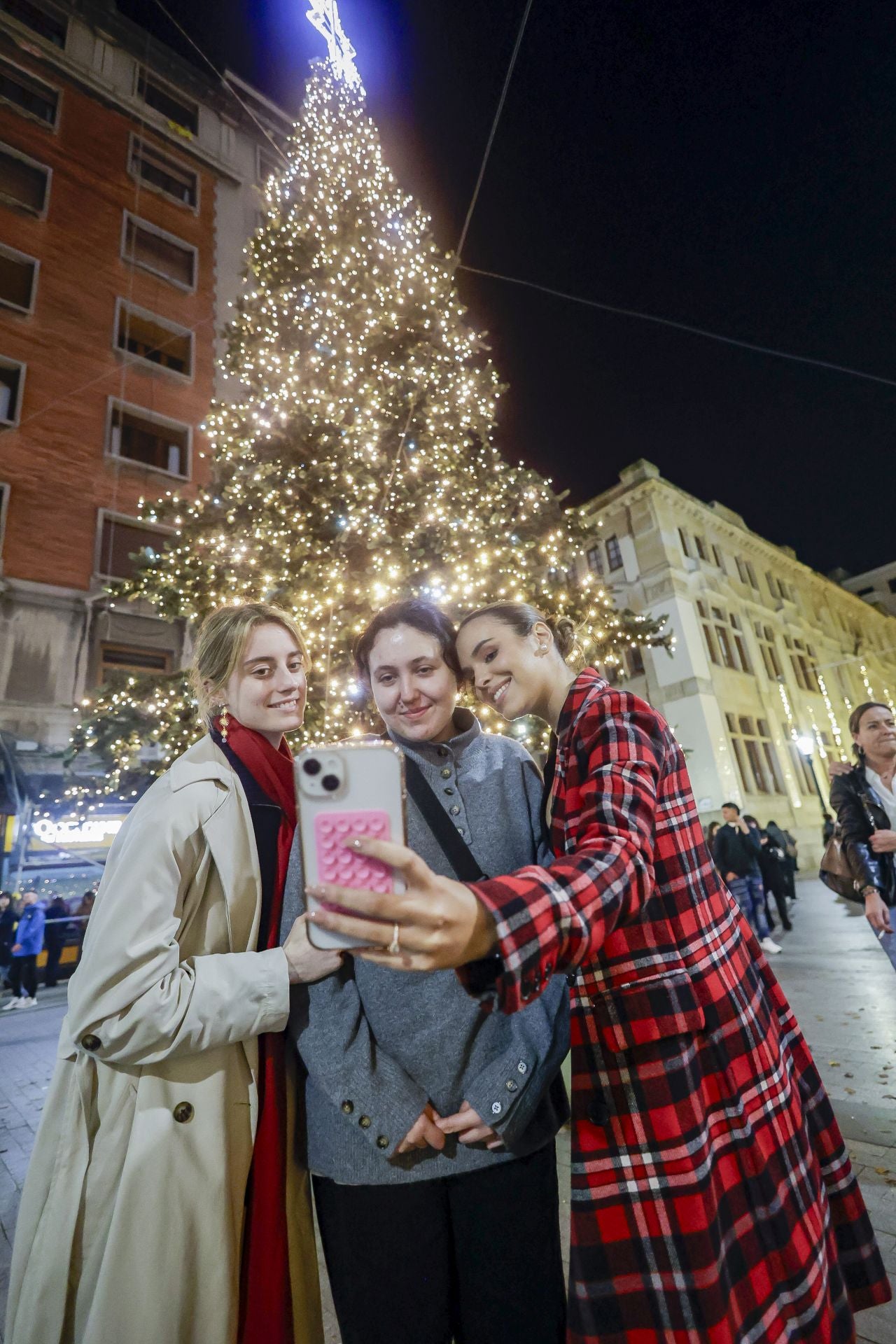 Gijón recibe la Navidad más luminosa