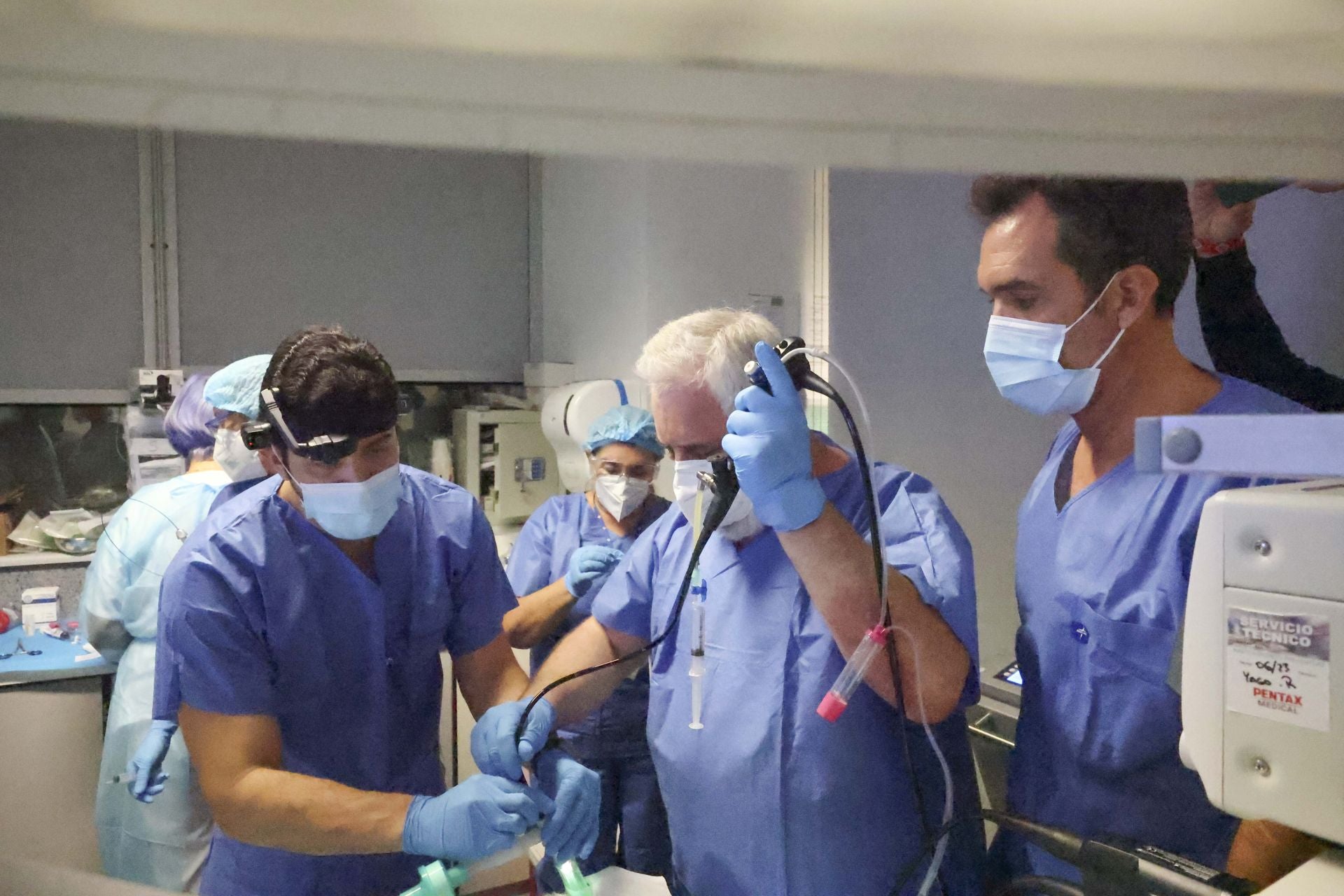 Una nueva técnica de biopsias por congelación de Asturias al mundo: las imágenes de la operación en el HUCA