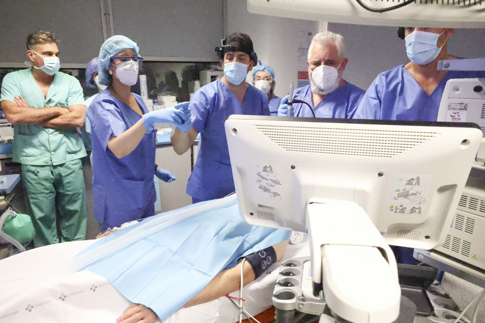 Una nueva técnica de biopsias por congelación de Asturias al mundo: las imágenes de la operación en el HUCA
