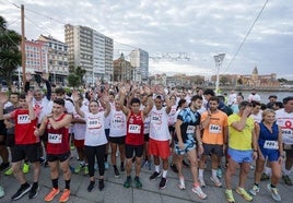 Zancadas de solidaridad: las imágenes de la carrera anti-sida en Gijón