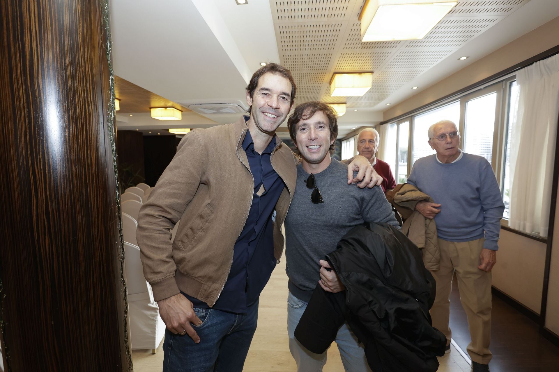 Roberto Canella, leyenda rojiblanca: así recibió la insignia de oro de los veteranos del Sporting