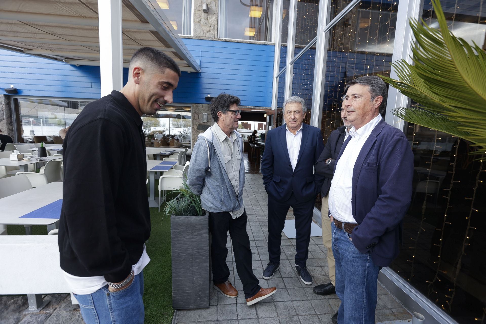 Roberto Canella, leyenda rojiblanca: así recibió la insignia de oro de los veteranos del Sporting