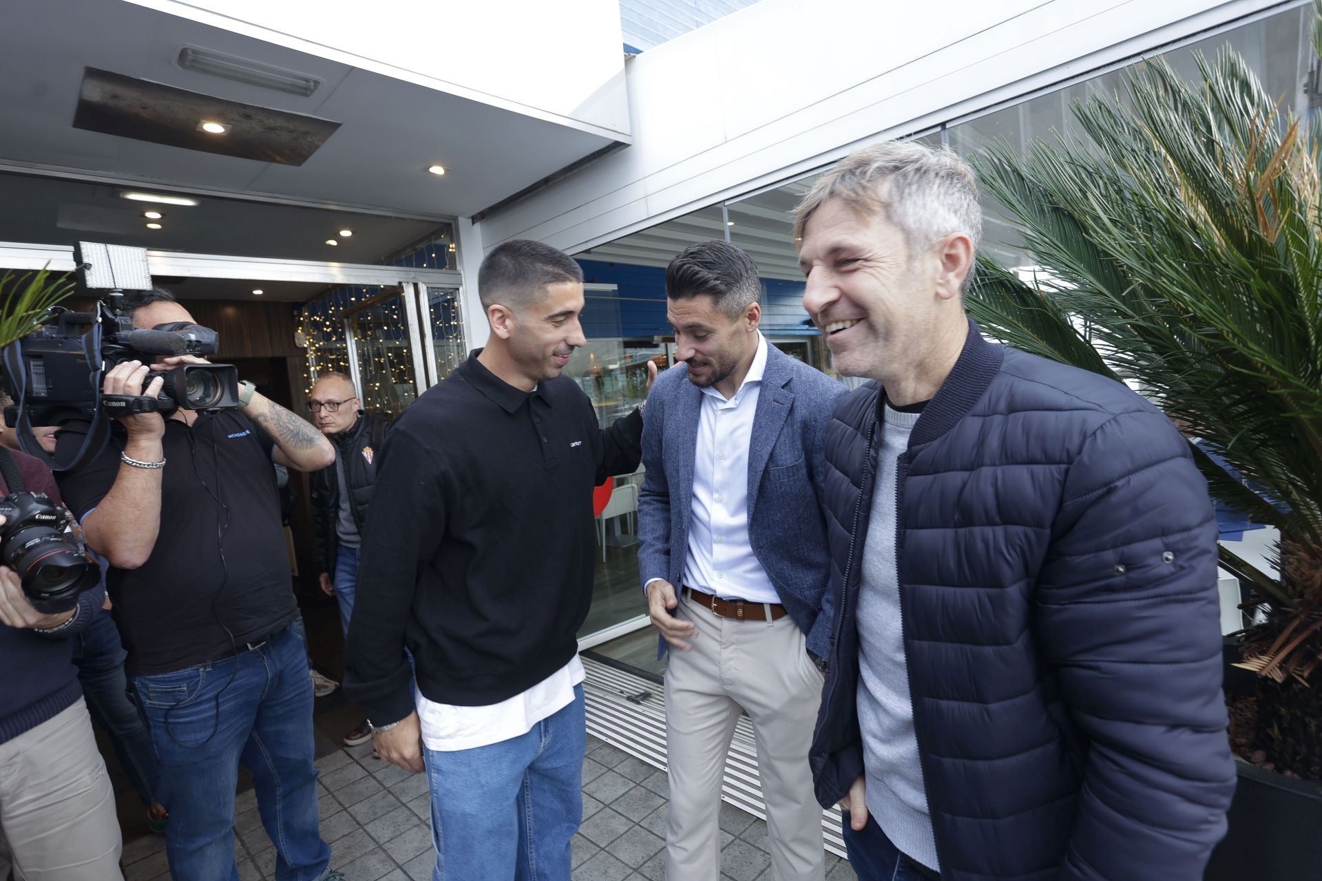 Roberto Canella, leyenda rojiblanca: así recibió la insignia de oro de los veteranos del Sporting