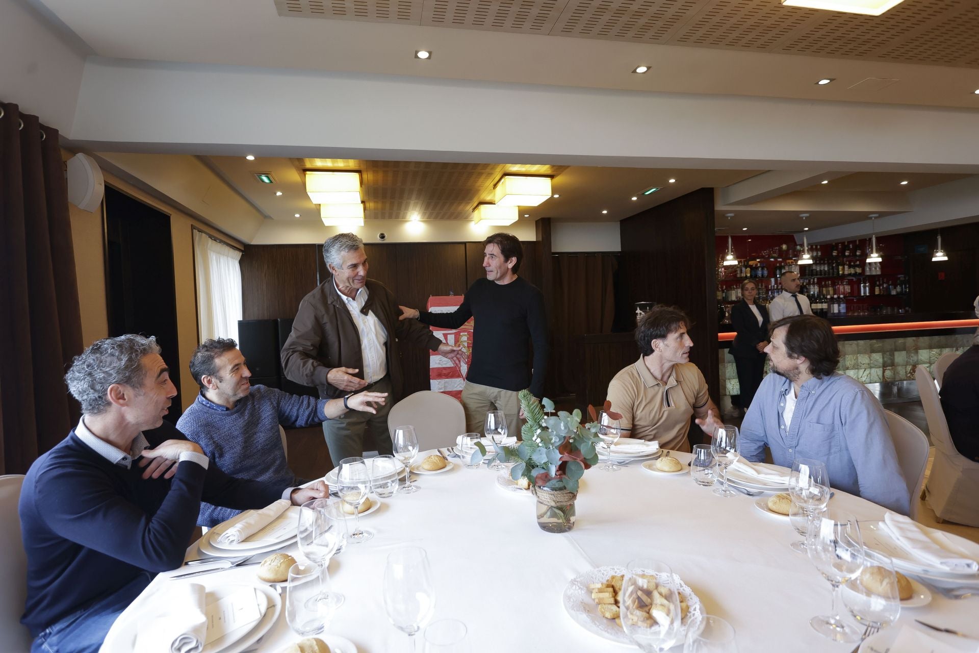 Roberto Canella, leyenda rojiblanca: así recibió la insignia de oro de los veteranos del Sporting