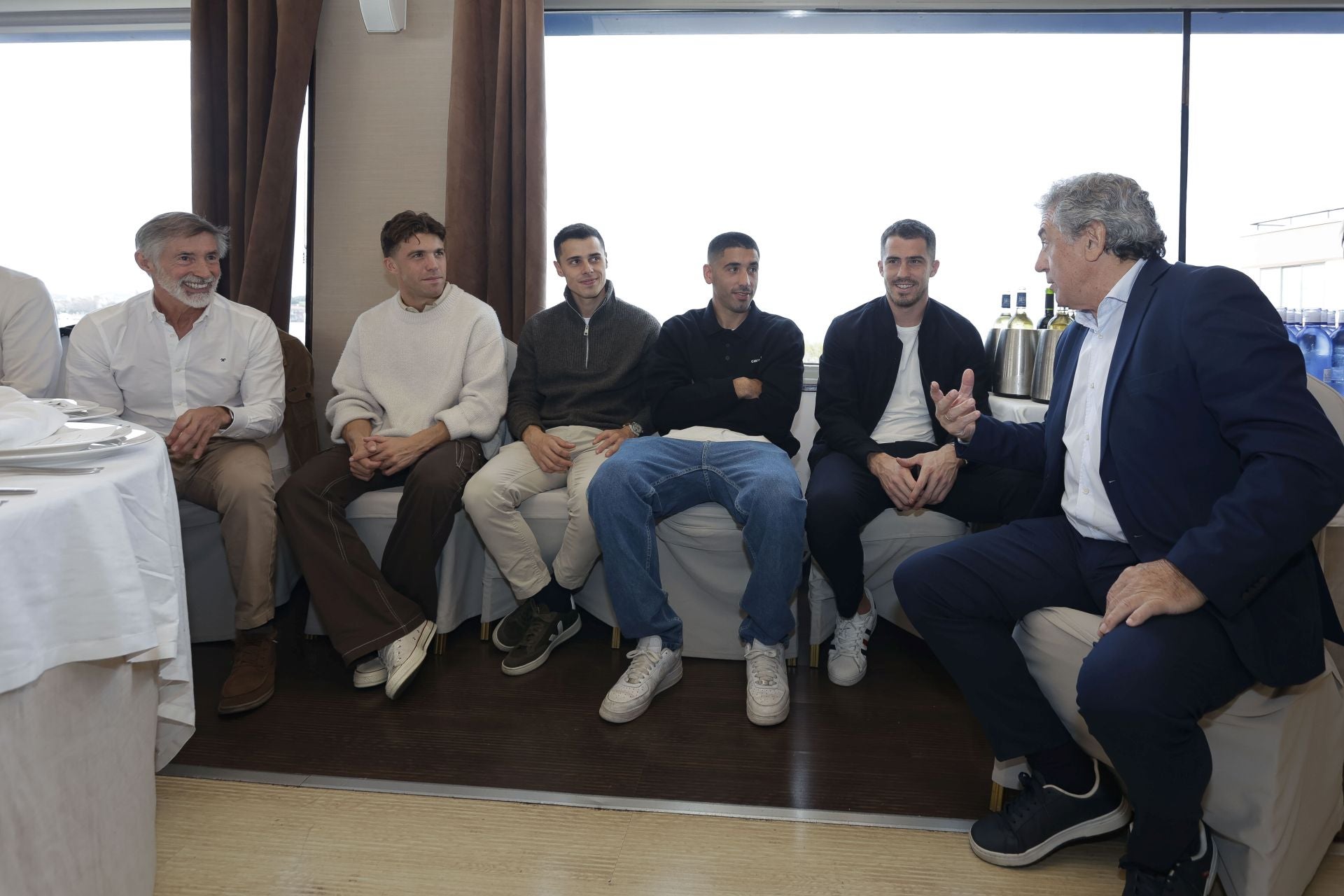 Roberto Canella, leyenda rojiblanca: así recibió la insignia de oro de los veteranos del Sporting