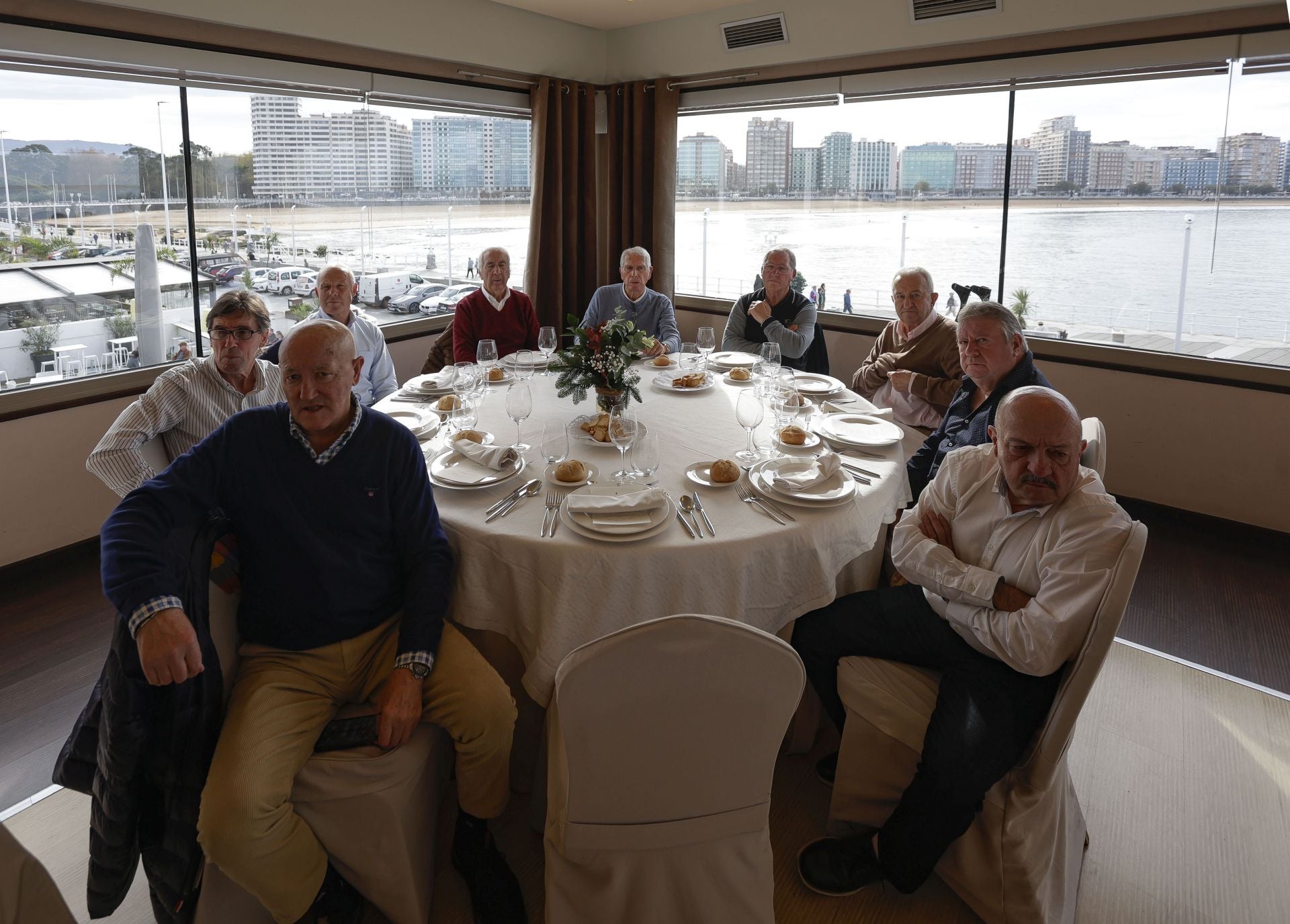 Roberto Canella, leyenda rojiblanca: así recibió la insignia de oro de los veteranos del Sporting