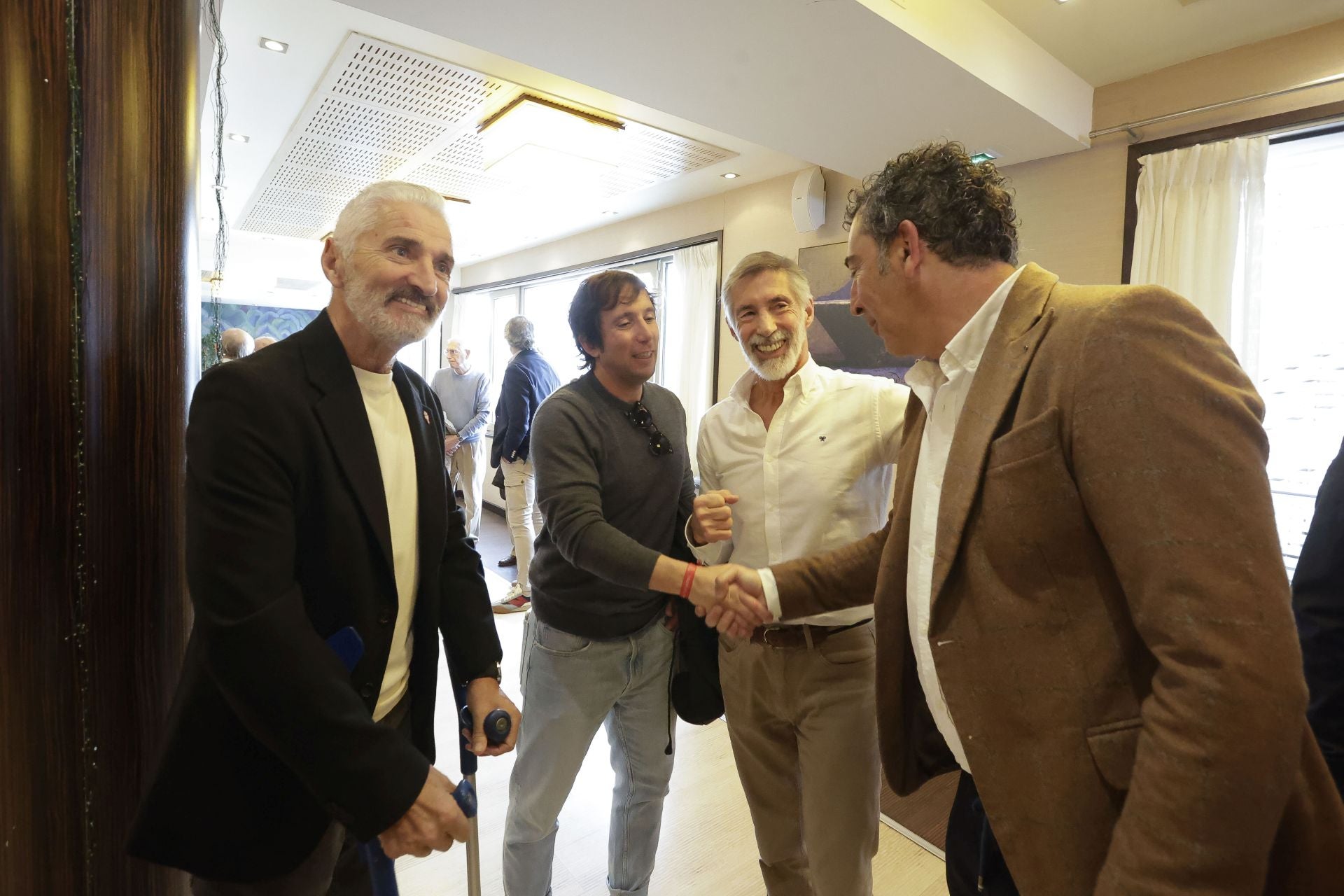 Roberto Canella, leyenda rojiblanca: así recibió la insignia de oro de los veteranos del Sporting