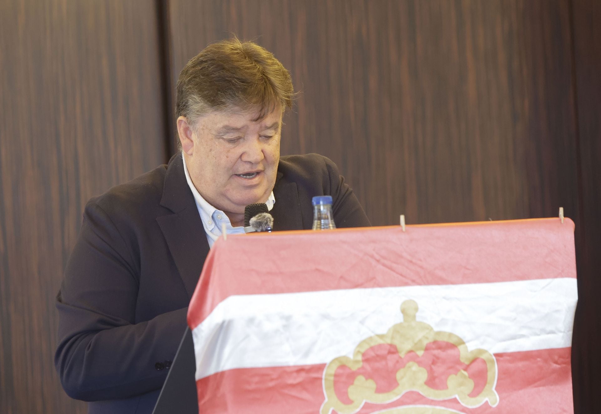 Roberto Canella, leyenda rojiblanca: así recibió la insignia de oro de los veteranos del Sporting