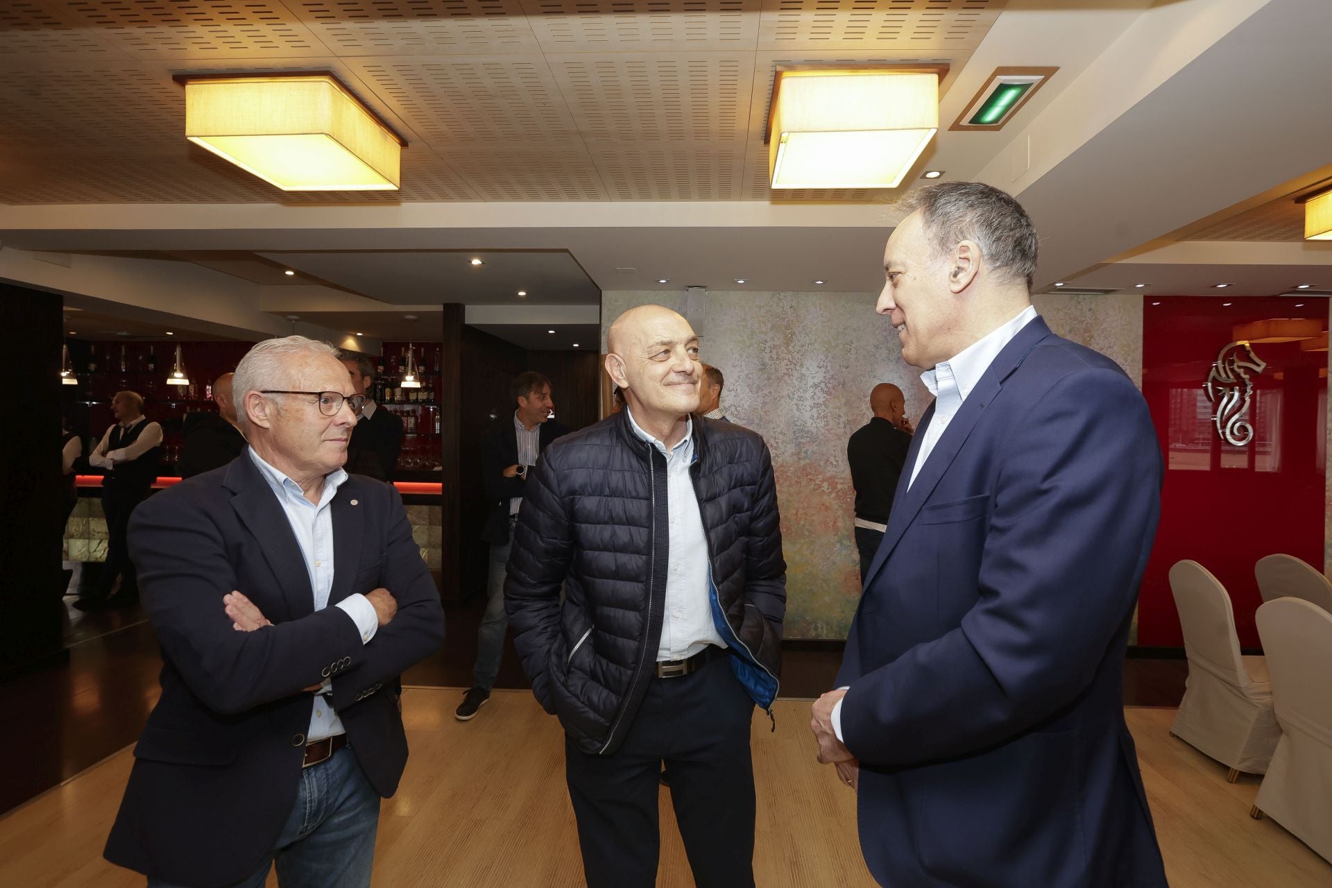 Roberto Canella, leyenda rojiblanca: así recibió la insignia de oro de los veteranos del Sporting