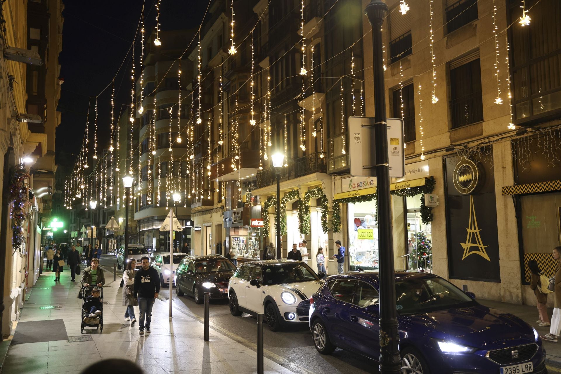 El espectacular despliegue de luces navideñas conquista a los gijoneses