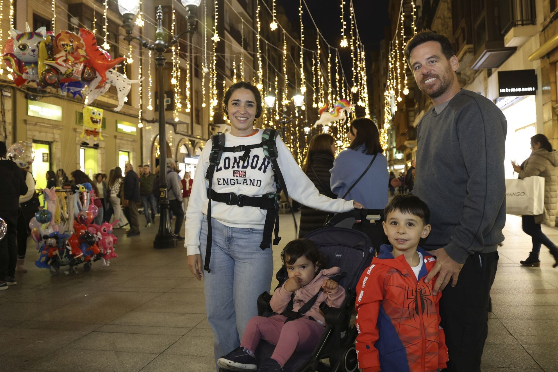 El espectacular despliegue de luces navideñas conquista a los gijoneses